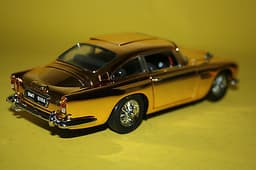 Danbury Mint James Bond Aston Martin DB5 1:24 scale diecast car display case