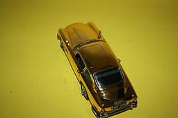 Danbury Mint James Bond Aston Martin DB5 1:24 scale diecast car display case