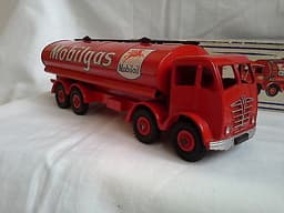 DINKY TOYS 941 NEAR MINT MOBILGAS FODEN 14T TANKER DIE CAST