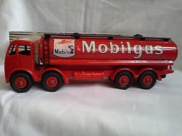 DINKY TOYS 941 NEAR MINT MOBILGAS FODEN 14T TANKER DIE CAST