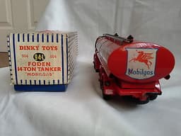 DINKY TOYS 941 NEAR MINT MOBILGAS FODEN 14T TANKER DIE CAST