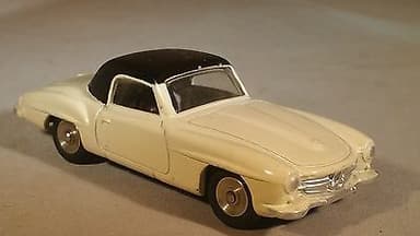 Dinky Toys Mercedes 190 SL #526 w/ Original Box - Excellent Condition