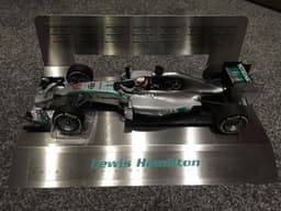 Lewis Hamilton World Champion Presentation 1:18, Minichamps,Diecast Legends 2014