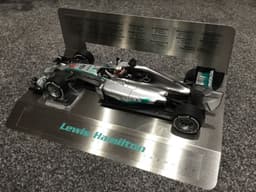 Lewis Hamilton World Champion Presentation 1:18, Minichamps,Diecast Legends 2014