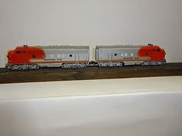 Marklin HO Die Cast Santa Fe F-7 Powered A Unit & Dummy A Unit