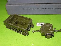 pre war Dinky toys diecast military boxed set162 18pdr quick firing set 1044