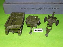 pre war Dinky toys diecast military boxed set162 18pdr quick firing set 1044