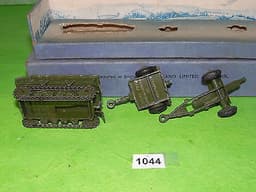pre war Dinky toys diecast military boxed set162 18pdr quick firing set 1044