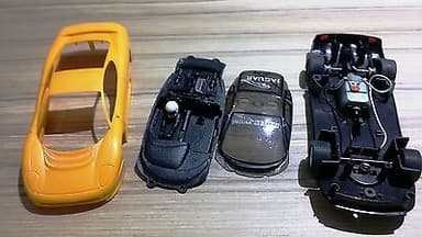 SCALEXTRIC JAGUAR XJ220 IN PLAIN YELLOW WITH PLAIN BACK INTEROIR