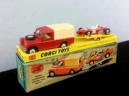 Vintage CORGI Gift Set 17 Land-Rover w/ Ferrari Racing Car on Trailer TOY CAR
