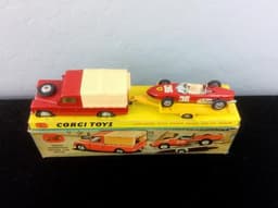 Vintage CORGI Gift Set 17 Land-Rover w/ Ferrari Racing Car on Trailer TOY CAR