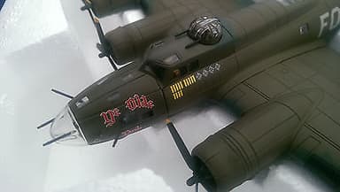 Corgi Aviation AA39915 Diecast 1/72 "Ye Olde Pub" B_17F Fortress + Bf109G-6 MINT