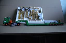 Die cast corgi heavy haulage +crane+figurines 1:50 scale