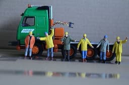 Die cast corgi heavy haulage +crane+figurines 1:50 scale