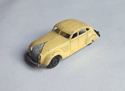DINKY TOYS - original diecast No.30A - CHRYSLER AIRFLOW SALOON (Cream) 1935-1948