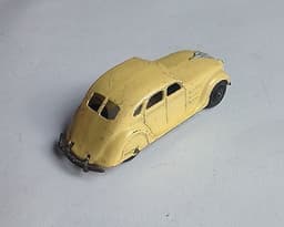 DINKY TOYS - original diecast No.30A - CHRYSLER AIRFLOW SALOON (Cream) 1935-1948
