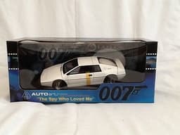 James Bond Lotus Esprit Die-Cast 1:18 Scale.