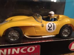 Ninco runs Scalextric 50151 Ferrari 250 TR TESTA ROSSA 1957 Amarillo Slot Car