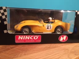Ninco runs Scalextric 50151 Ferrari 250 TR TESTA ROSSA 1957 Amarillo Slot Car