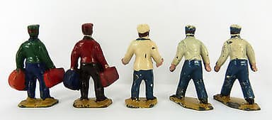 PRE WAR DINKY TOYS / HORNBY SERIES O GAUGE TRAIN & HOTEL STAFF SET No 5 FULL SET