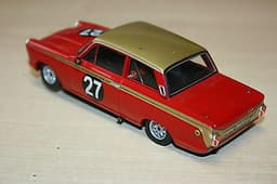 Revell 08379 Lotus Cortina Mk I Alan Mann racing #27 slot car