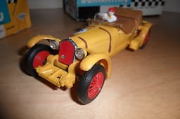 %% SCALEXTRIC YELLOW ALFA ROMEO IN WORKING ORDER RARER COLOUR %%
