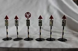 Very Rare - Pre War Dinky 47 Road Signs Free P&P set of 12 Boxed (code A2073)