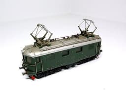 VINTAGE MARKLIN DIECAST 3 RAIL O/H PANTOGRAPH LOCO SWISS 427