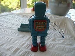Vintage Tin-Plate Robot - Battery Operated. Made by Yoshiya ? in Japan.