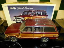 AUTOART JEEP GRAND WAGONEER 1.18 DIE CAST AMERICAN CAR MODEL FSJ