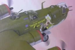 CORGI AVIATION AA34104 WWII B-24H LIBERATOR PISTOL PACKIN\'MA ITALY 1944 1 / 72