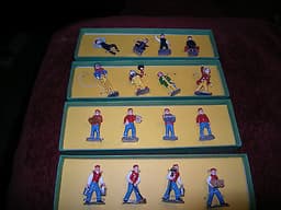 Corgi Chipperfield Circus Figures x 4 sets 1/50 scale 16 diecast figures