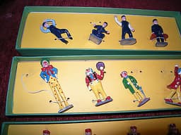 Corgi Chipperfield Circus Figures x 4 sets 1/50 scale 16 diecast figures