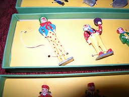Corgi Chipperfield Circus Figures x 4 sets 1/50 scale 16 diecast figures