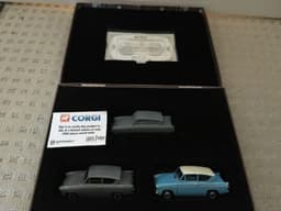 CORGI HARRY POTTER FILM RON WEASLEYS FORD ANGLIA CAR DIECAST MODEL COLLECTOR SET