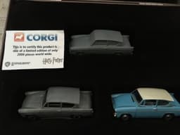 CORGI HARRY POTTER FILM RON WEASLEYS FORD ANGLIA CAR DIECAST MODEL COLLECTOR SET