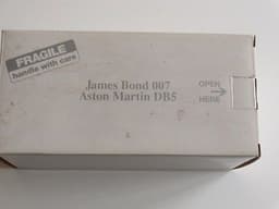 DANBURY MINT ASTON MARTIN JAMES BOND DB5 1/24th SCALE DIE CAST MODEL