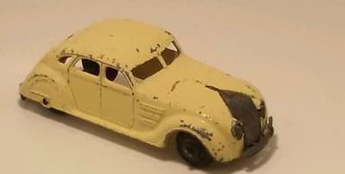 Dinky 30 A 30A Chrysler Airflow prewar pre war - very solid car, but damaged