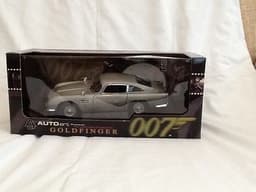 James Bond Aston Martin DB5 Die-Cast 1:18 Scale .