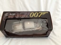 James Bond Aston Martin DB5 Die-Cast 1:18 Scale .