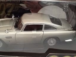 James Bond Aston Martin DB5 Die-Cast 1:18 Scale .