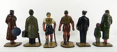 PRE WAR DINKY TOYS / HORNBY SERIES O GAUGE RAILWAY PASSENGERS SET No 3