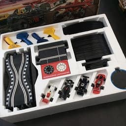 SCALEXTRIC 600 4 LANE SET (with 4 original cars)