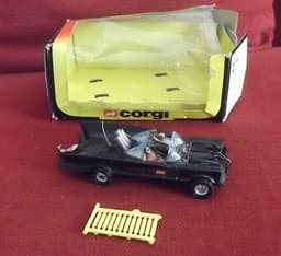 VINTAGE 1981 BOXED CORGI 267 BATMAN BATMOBILE DIECAST CAR