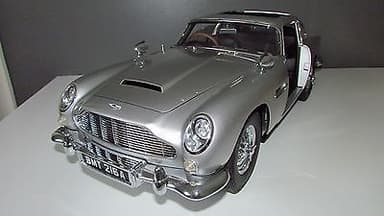 Aston Martin DB5 James Bond 007 Goldfinger 1/8 Scale model Car Eaglemoss Spectre