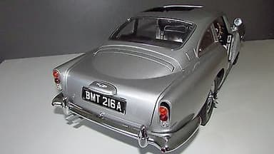 Aston Martin DB5 James Bond 007 Goldfinger 1/8 Scale model Car Eaglemoss Spectre