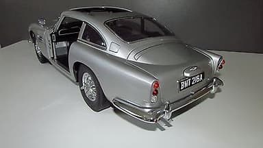 Aston Martin DB5 James Bond 007 Goldfinger 1/8 Scale model Car Eaglemoss Spectre