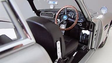 Aston Martin DB5 James Bond 007 Goldfinger 1/8 Scale model Car Eaglemoss Spectre