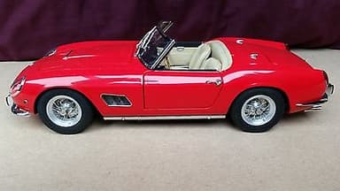 CMC 1:18 1961 Ferrari 250 GT SWB California Spyder Diecast Model M0-91