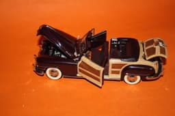Danbury/Franklin Mint 1948 Chrysler Town & Country. 1:24 Scale Diecast Car